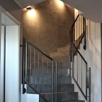 Treppenstufen und Wandgestaltung